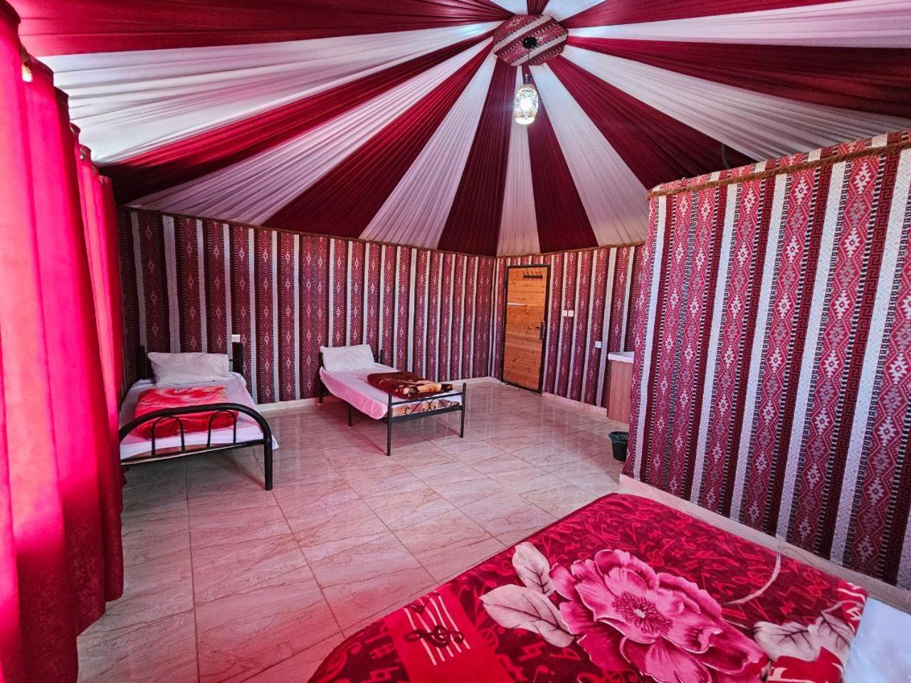 Bed and Breakfast Beduin Star Trail Camp Wadi Rum Exterior foto