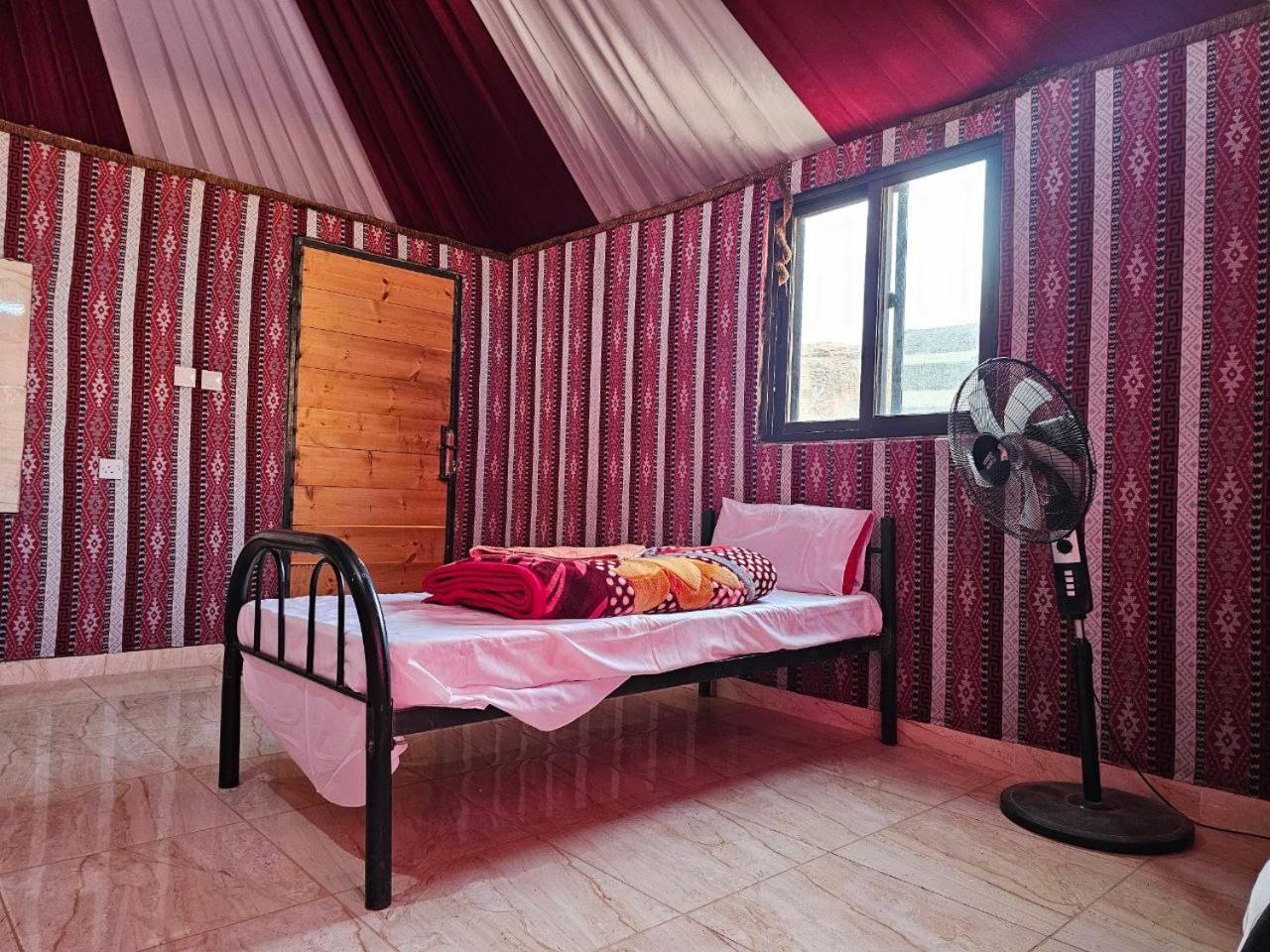 Bed and Breakfast Beduin Star Trail Camp Wadi Rum Exterior foto