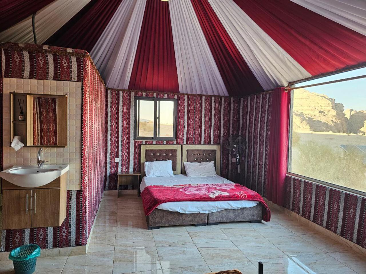 Bed and Breakfast Beduin Star Trail Camp Wadi Rum Exterior foto