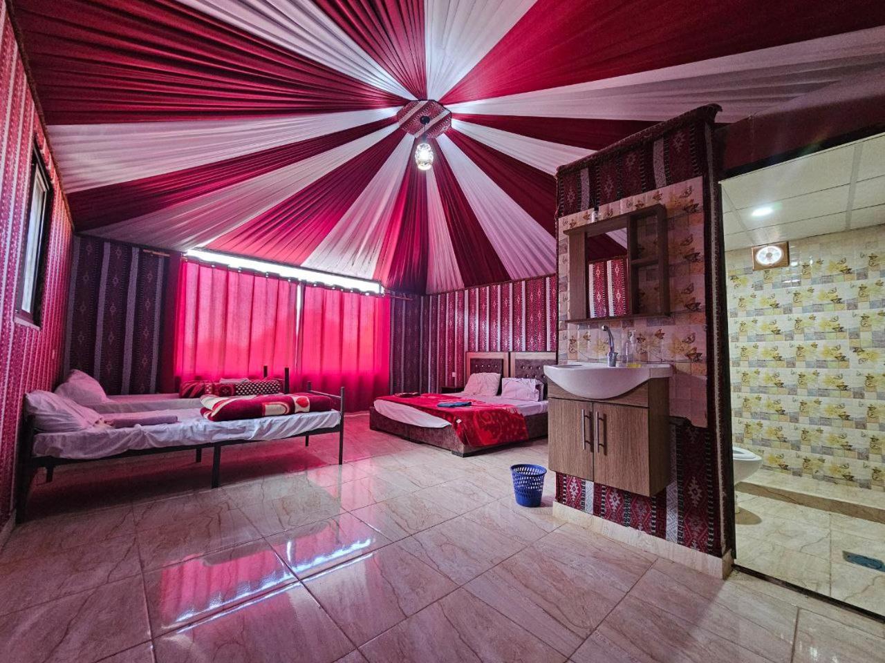 Bed and Breakfast Beduin Star Trail Camp Wadi Rum Exterior foto