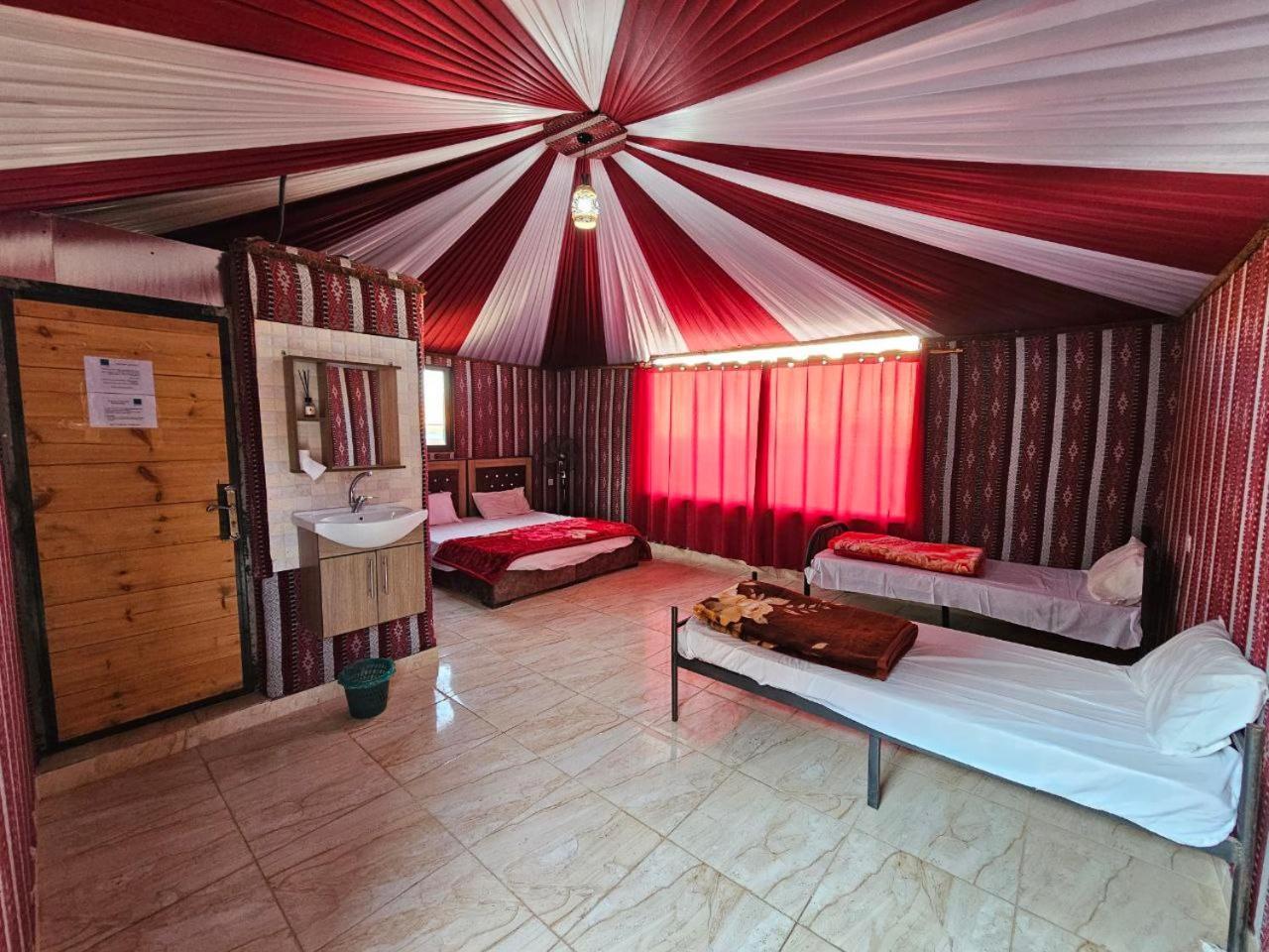 Bed and Breakfast Beduin Star Trail Camp Wadi Rum Exterior foto