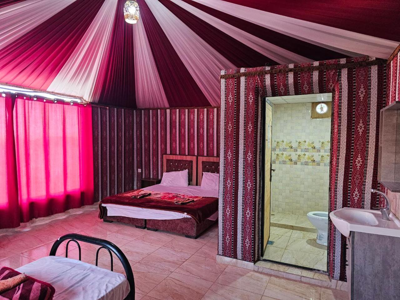 Bed and Breakfast Beduin Star Trail Camp Wadi Rum Exterior foto